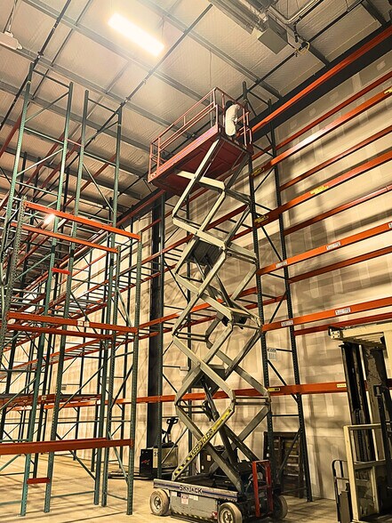 More Photos Of 105 W Dewey Ave, Wharton Warehouse For Lease