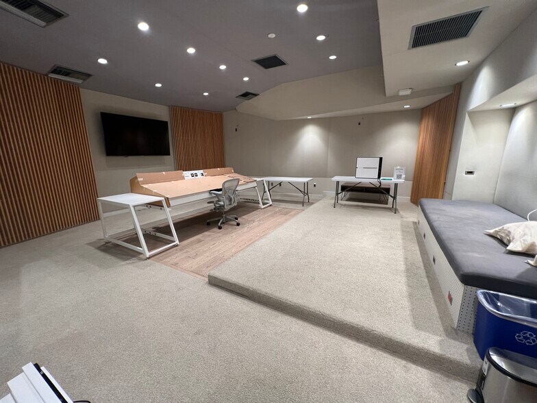 More Photos Of 1138-1148 N Western Ave, Los Angeles Loft Creative Space For Lease