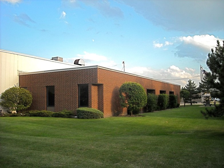 Primary Photo Of 2165-2177 Shermer Rd, Northbrook Warehouse For Lease