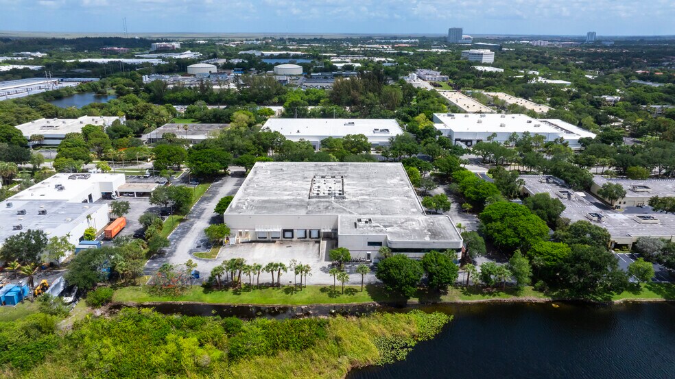 More Photos Of 13800 Logistics Center, Sunrise Manufacturing For Lease