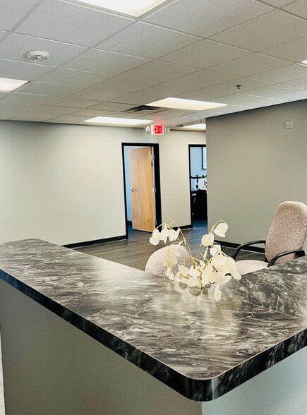 More Photos Of 8801 W Union Hills Dr, Peoria Medical For Lease