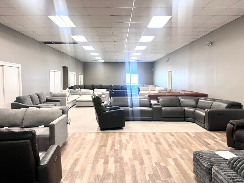 More Photos Of 7410 Sni-A-Bar Rd, Kansas City Manufacturing For Lease