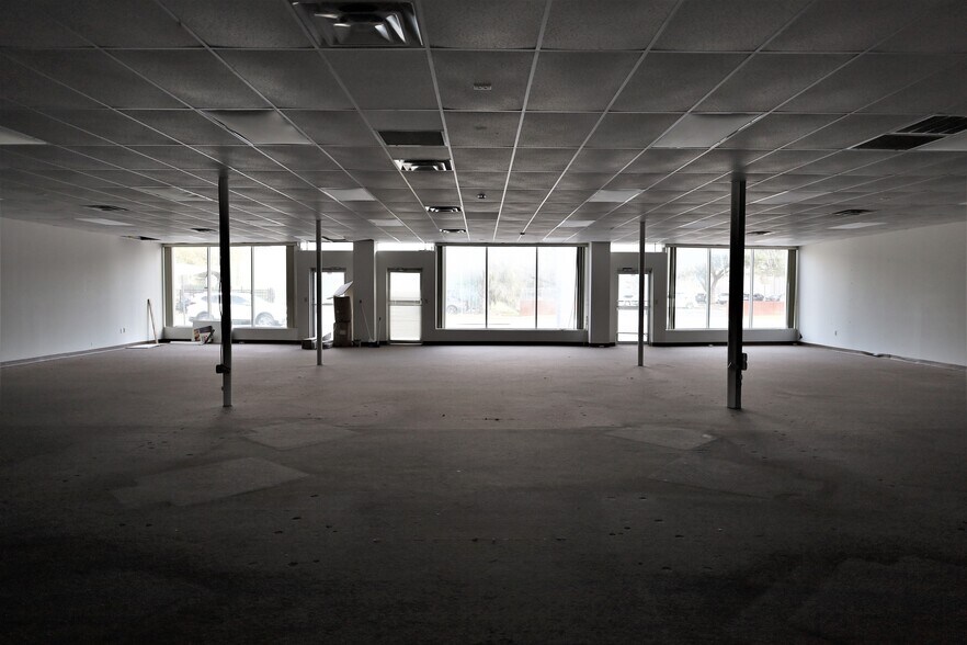 More Photos Of 908 W Central Blvd, Orlando Light Manufacturing For Lease