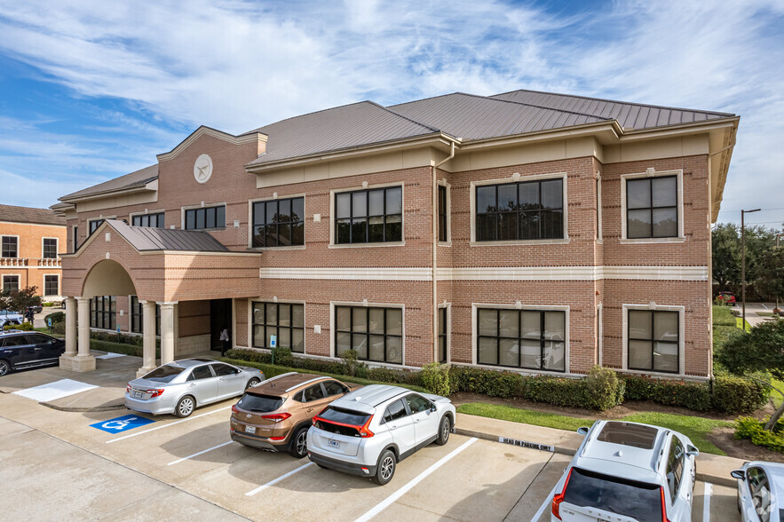 Primary Photo Of 4660 Sweetwater Blvd, Sugar Land Medical For Lease