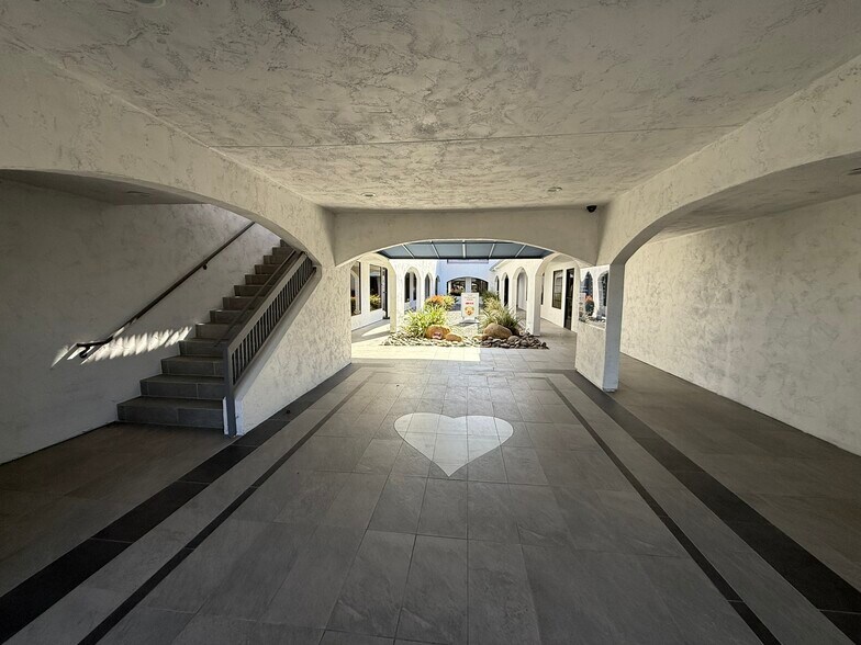 More Photos Of 8911 La Mesa Blvd, La Mesa Medical For Lease