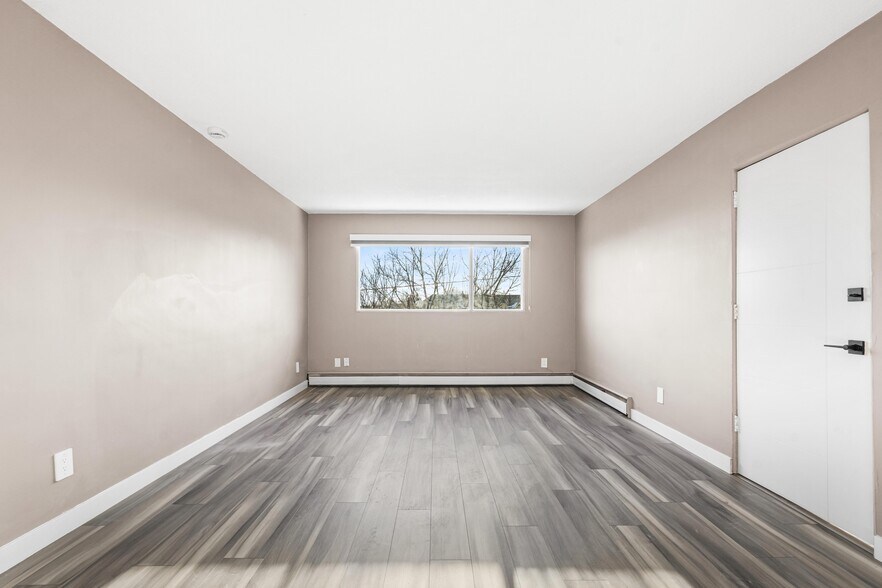 More Photos Of 1624 26 Av SW, Calgary Apartments For Sale
