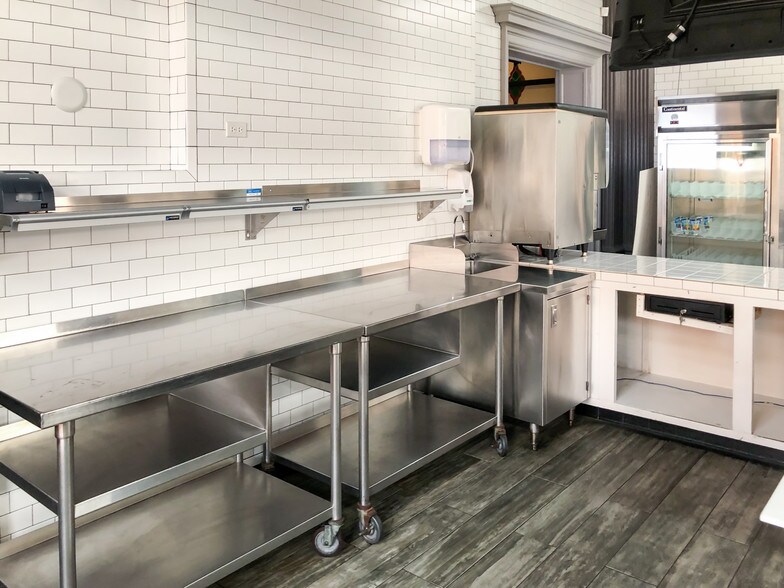 More Photos Of 900 W Franklin St, Richmond Apartments For Lease