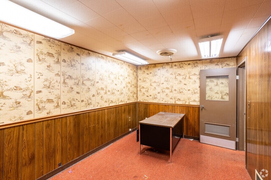 More Photos Of 1160-1300 E Army Post Rd, Des Moines Unknown For Lease