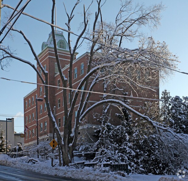 More Photos Of 121 Robinson St, Markham Office For Sale