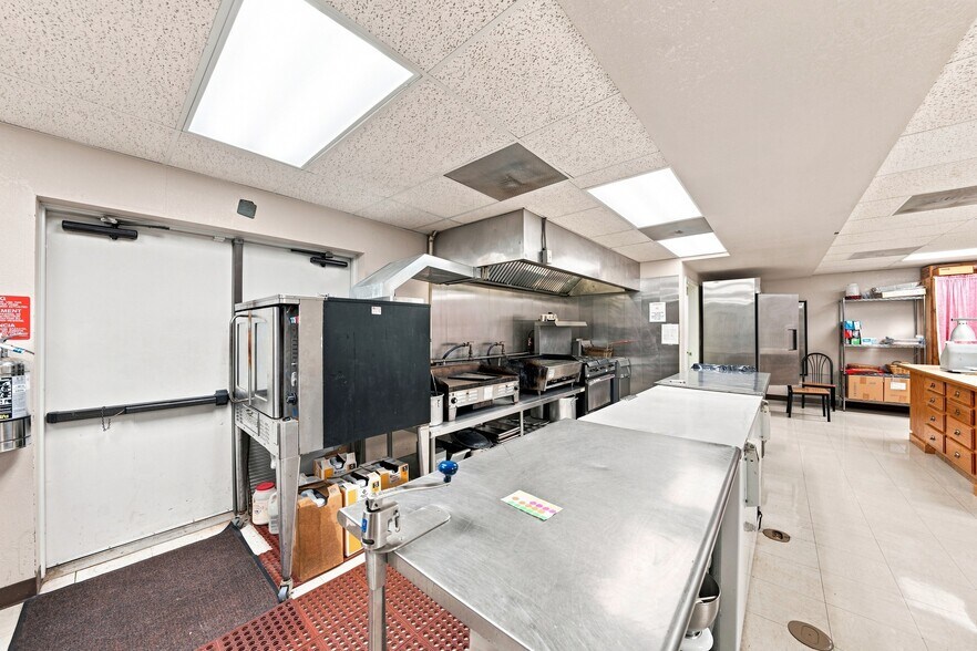 More Photos Of 951 S Kingshighway St, Sikeston Office For Sale