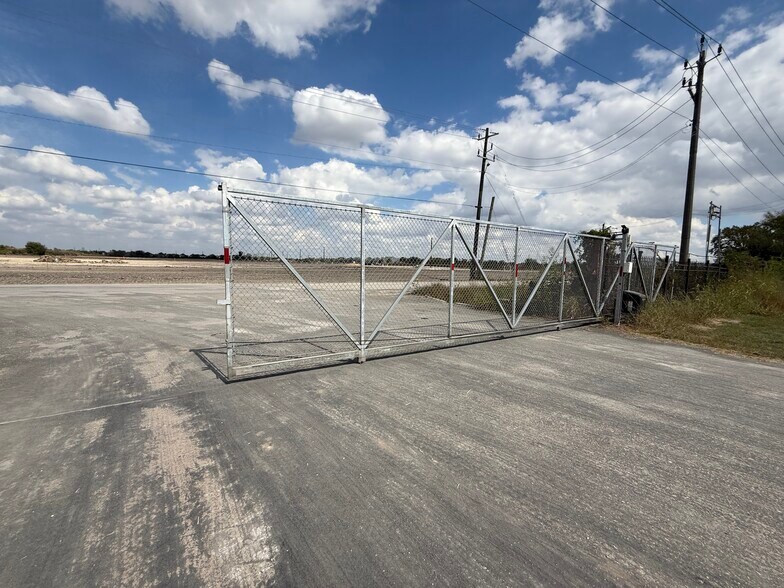 More Photos Of 5210 Fuqua St, Houston Land For Lease