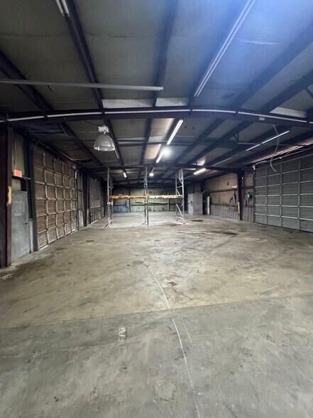 More Photos Of 217 Edison, Benton Warehouse For Lease