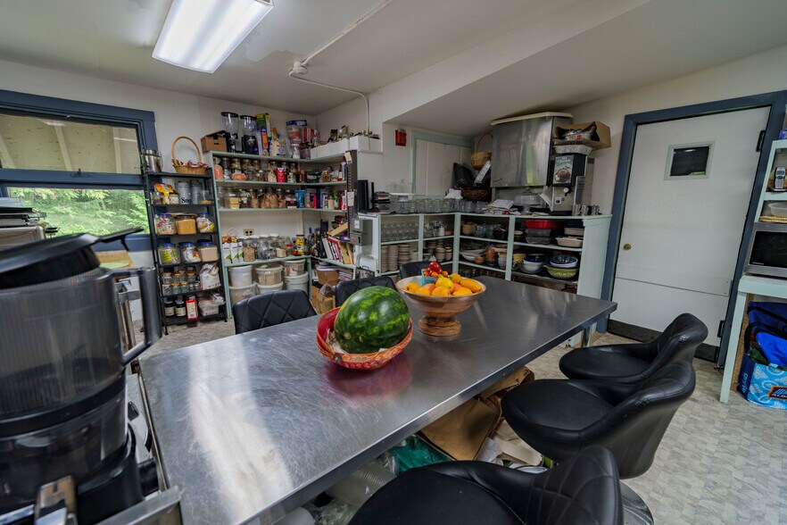 More Photos Of 6 Abroad Rd, West Dover Hotel For Sale
