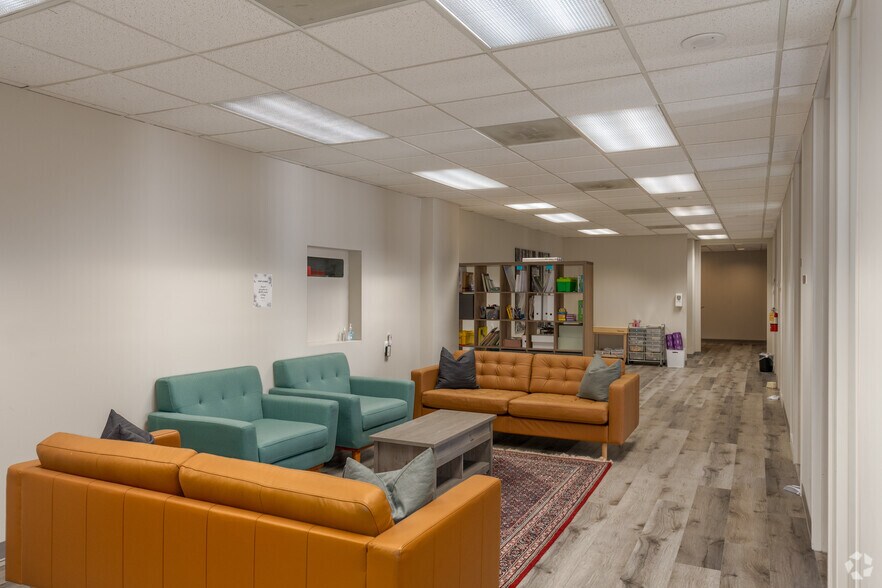 More Photos Of 1 N Charles St, Baltimore Coworking Space