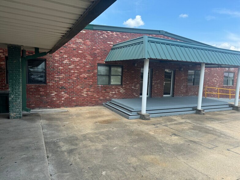 More Photos Of 187 Monarch Dr, Houma Warehouse For Lease