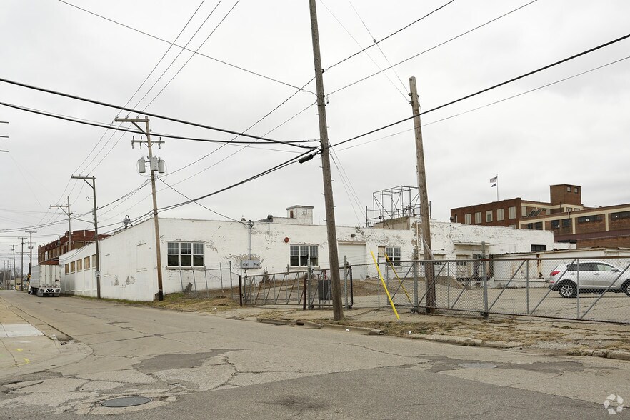 More Photos Of 1409 Buchanan Ave SW, Grand Rapids Manufacturing For Lease