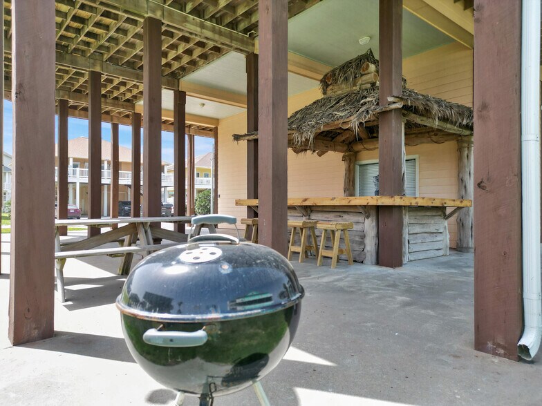 More Photos Of 944 Raymond, Crystal Beach Specialty For Sale