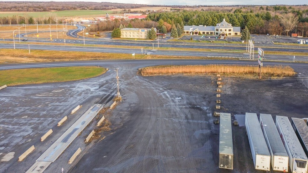 More Photos Of 306 Ch Ridge, Saint-bernard-de-lacolle Contractor Storage Yard For Lease