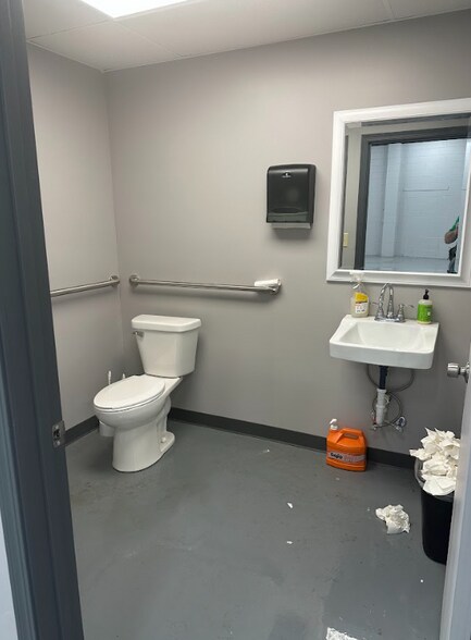 More Photos Of 1514 Springfield St, Dayton Warehouse For Lease