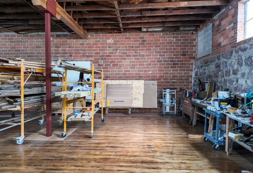 More Photos Of 206-208 N Fairfax Ave, Sioux Falls Light Distribution For Lease