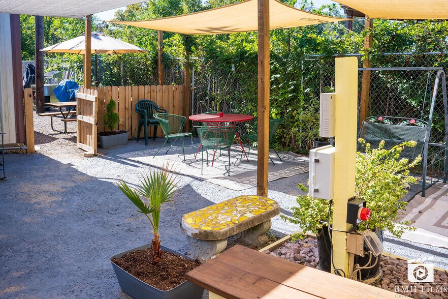 More Photos Of 707-709 N Palestine St, Athens Medical For Lease