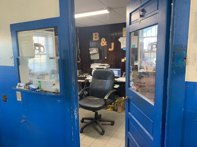 More Photos Of 585 Park Ave, Worcester Auto Repair For Sale