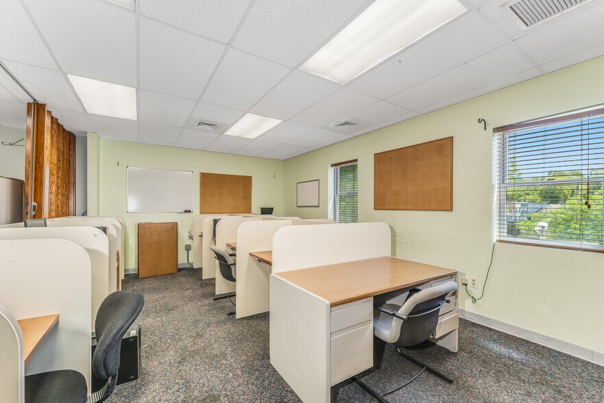 More Photos Of 320 S Main St, Phillipsburg Medical For Lease