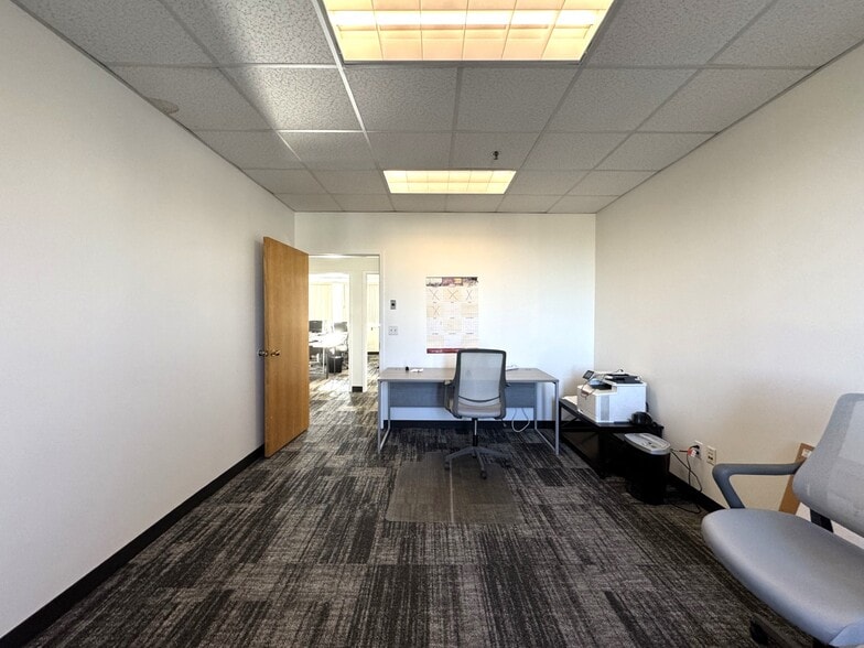 More Photos Of 4 Betty St, Everett Flex For Lease