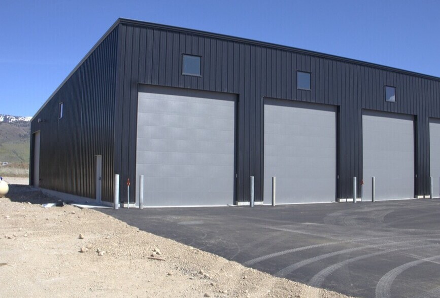 More Photos Of 162 Business Centre Cir, Driggs Warehouse For Lease