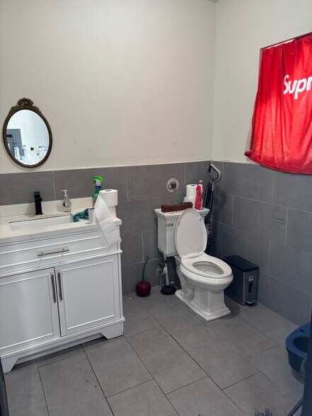 More Photos Of 321-325 S C St, Oxnard Storefront For Lease