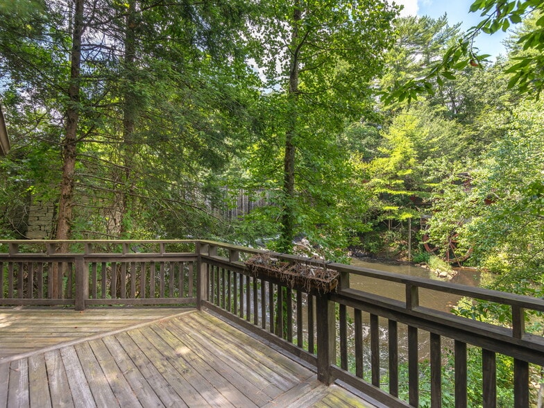 More Photos Of 447 Lily Pad Ln, Flat Rock Lodge Meeting Hall For Sale