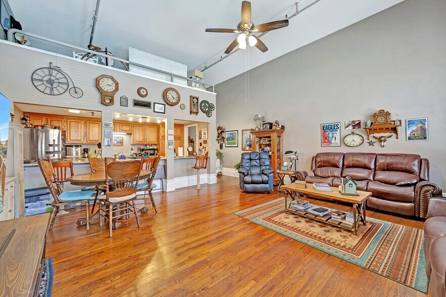 More Photos Of 2119 Strand St, Galveston Freestanding For Sale