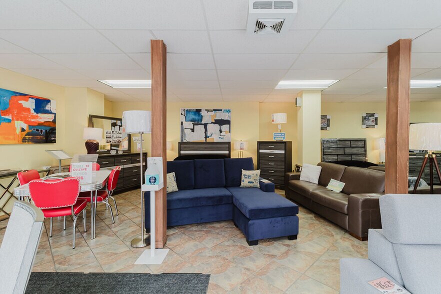 More Photos Of 1805-1807 Rue Beaubien E, Montréal Storefront For Lease