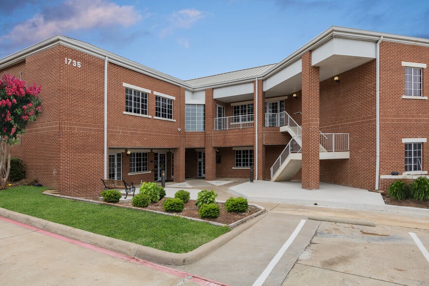 More Photos Of 1735 Keller Springs Rd, Carrollton Medical For Lease