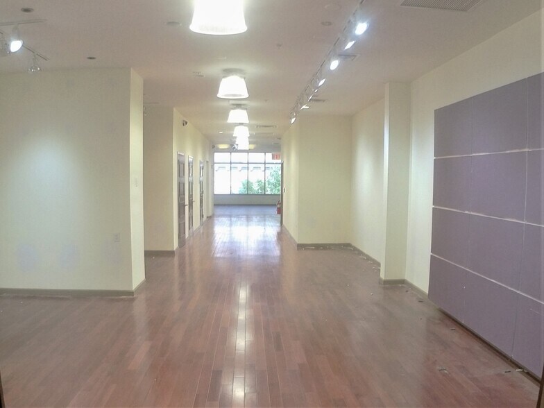 More Photos Of 718 Chestnut St, Philadelphia Storefront Retail Office For Sale