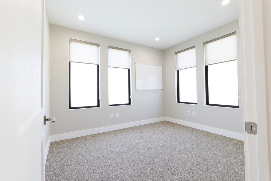 More Photos Of 1908 Yaupon Trl, Cedar Park Loft Creative Space For Sale