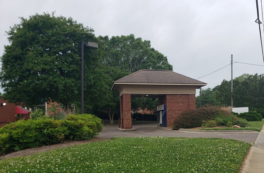 Primary Photo Of 3484 Robinhood Rd, Winston-Salem Freestanding For Sale