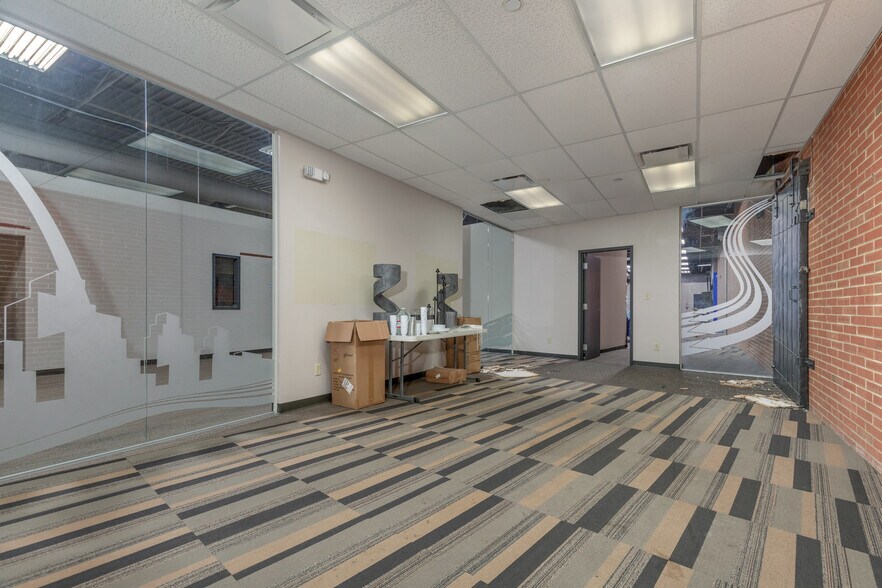 More Photos Of 2001-2085 Walton Rd, Saint Louis Flex For Sale