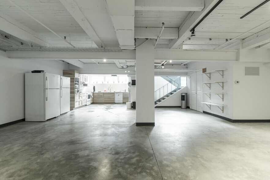 More Photos Of 4215 Rue D'iberville, Montréal Office For Lease