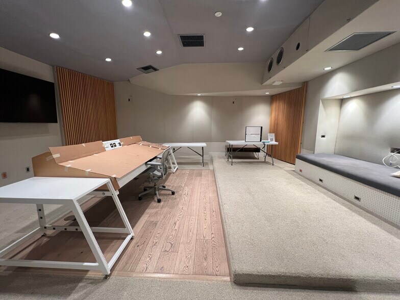 More Photos Of 1138-1148 N Western Ave, Los Angeles Loft Creative Space For Lease