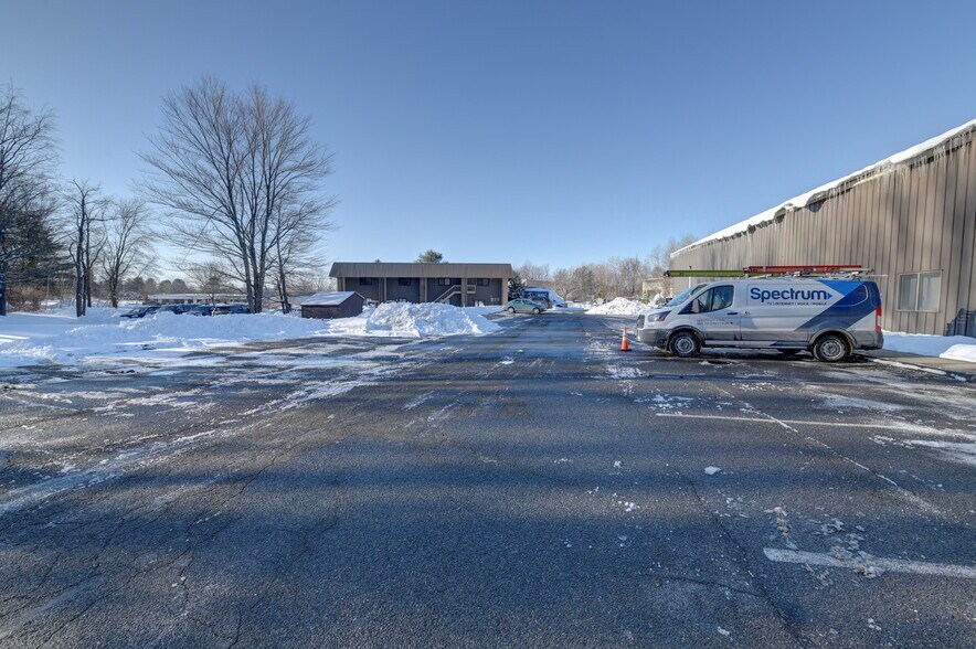 More Photos Of 4 Federico Dr, Pittsfield Office For Sale