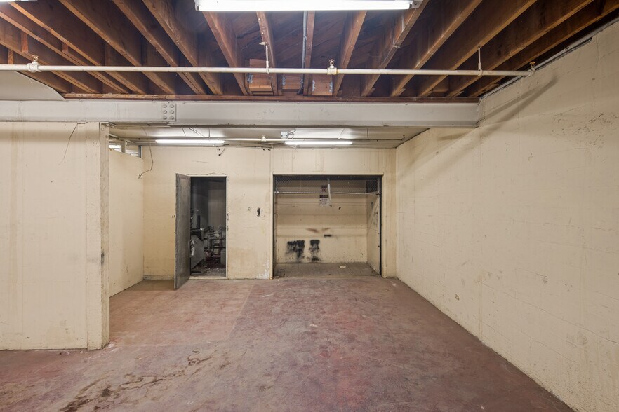 More Photos Of 2700 N Broadway, Los Angeles Freestanding For Sale