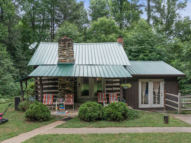 More Photos Of 40 Hemlock Hill Dr, Arden Manufactured Housing Mobile Home Park For Sale