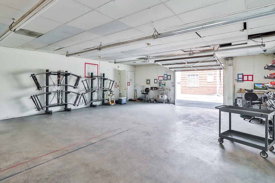 More Photos Of 2101 W Olive Ave, Burbank Warehouse For Sale