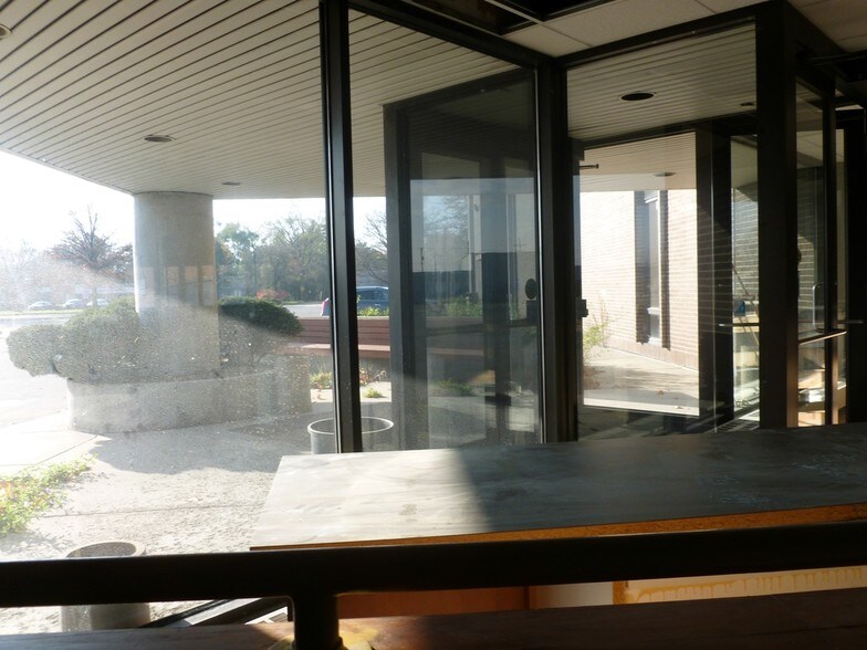 More Photos Of 31100 Plymouth Rd, Livonia Medical For Sale