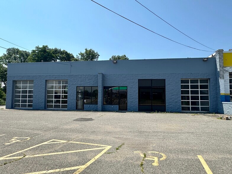 More Photos Of 451 Memorial Dr, Chicopee Auto Repair For Lease