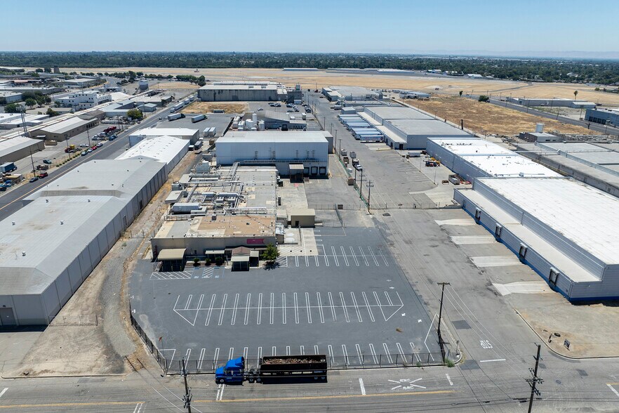 More Photos Of 2068 Lapham Dr, Modesto Food Processing For Lease