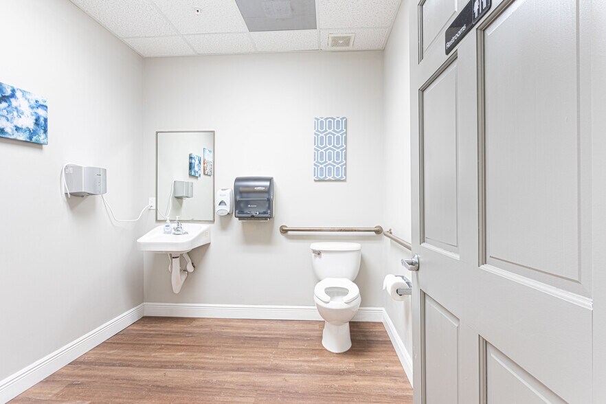 More Photos Of 12959 Palms West Dr, Loxahatchee Medical For Sale