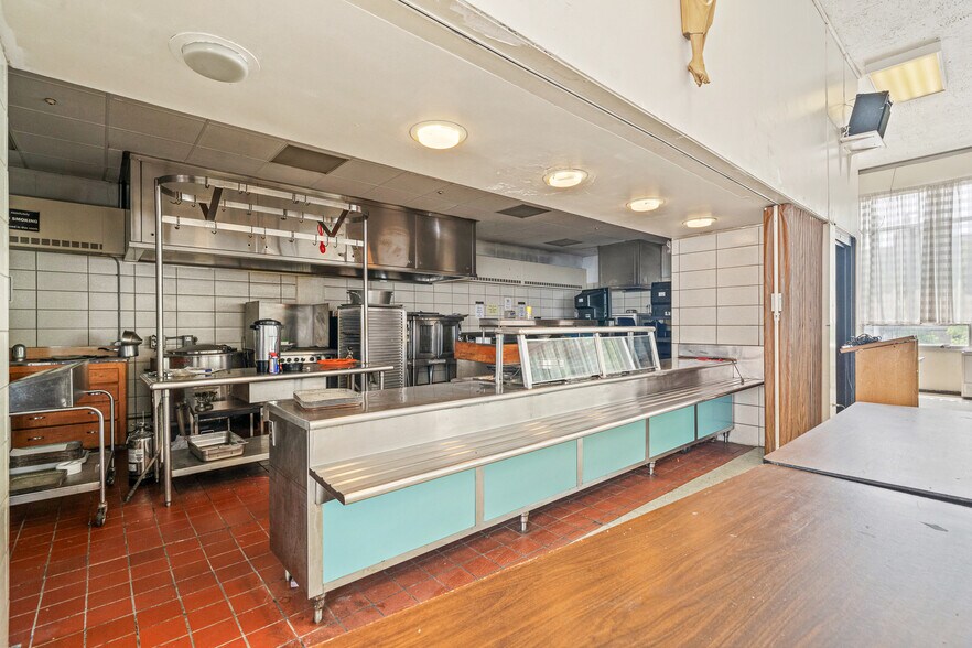 More Photos Of 401 Fellsway West, Medford Flex For Sale