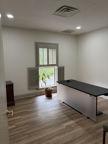 More Photos Of 823 Chickamauga Ave, Rossville Office For Lease